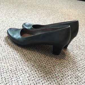 Aerosoles black heels
